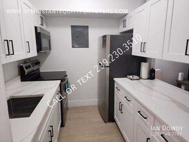 Building Photo - 330 Tudor Dr