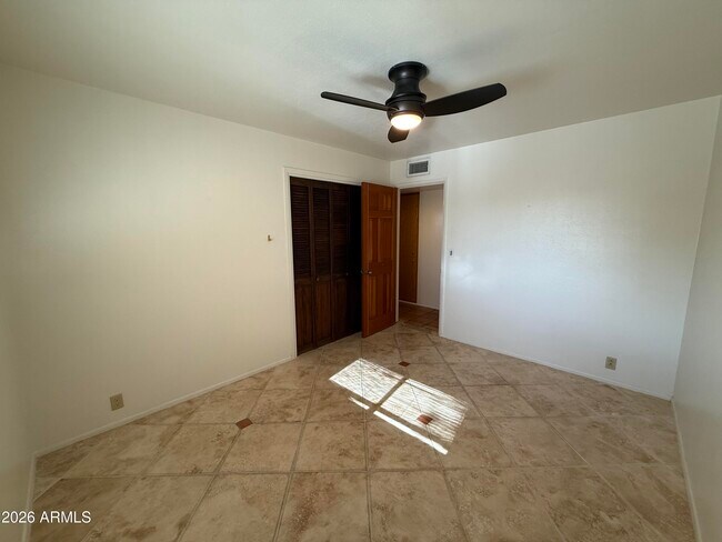 Building Photo - 2114 S La Rosa Dr