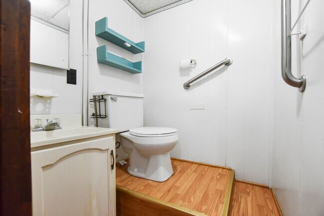 Building Photo - Pet Friendly Four Bedroom with Basement!
