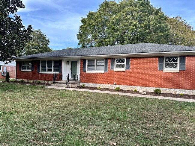 Primary Photo - 708 Cave Mill Rd