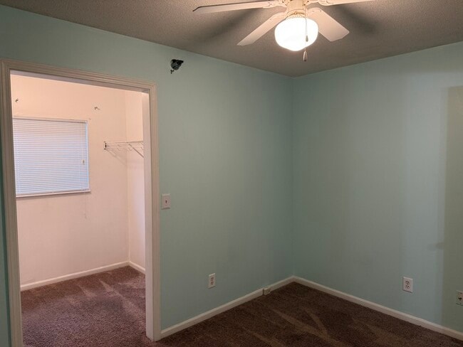 Building Photo - 6826 N Olive St