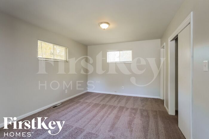 Building Photo - 5779 N Alton Ave