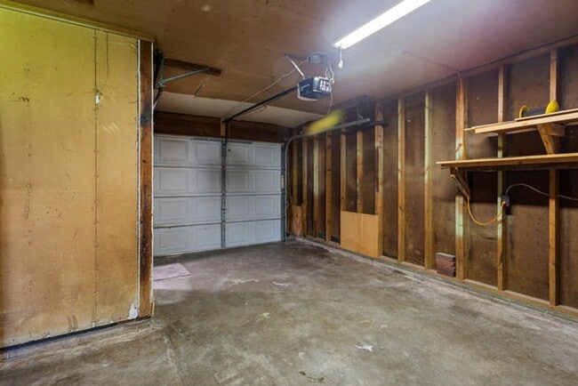 Building Photo - Fully remodeled 3 Bedroom - Available Now