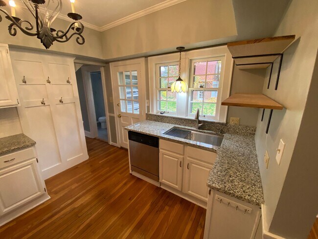 Building Photo - 2975 Claremont Rd