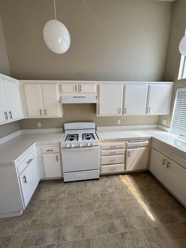 Building Photo - 3 Bedroom 2 Bathroom Home in Santa Maria