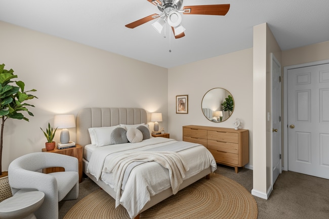 Building Photo - 6294 Hickory Ln Cir