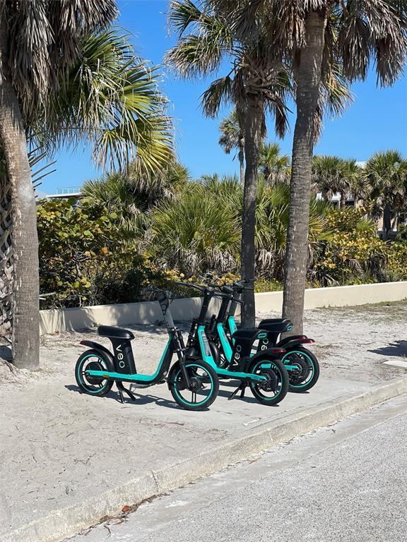 Building Photo - 828 S Tuttle Ave