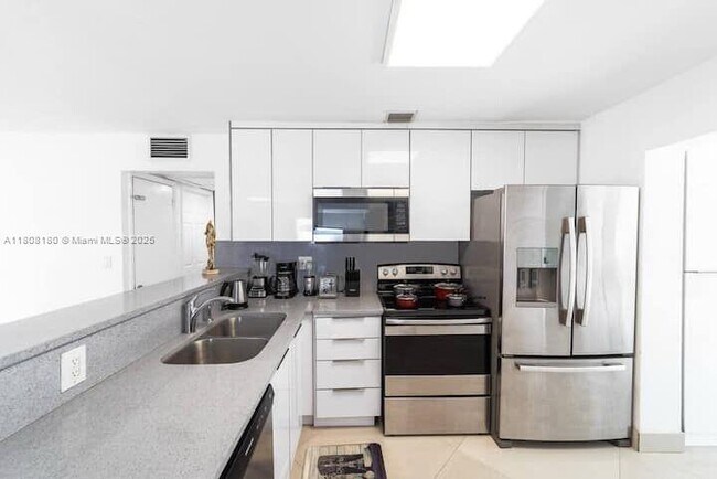 Building Photo - 2708 SW 47th St