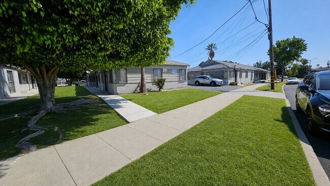 Building Photo - 1120 E Fairview Blvd