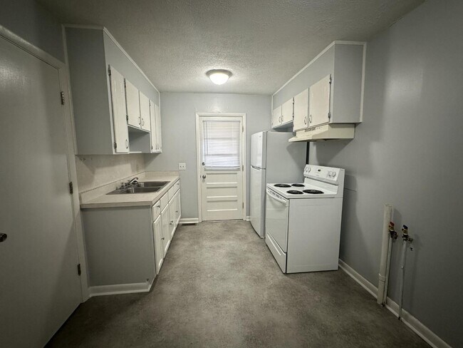 Building Photo - 1186 Green Acres Rd