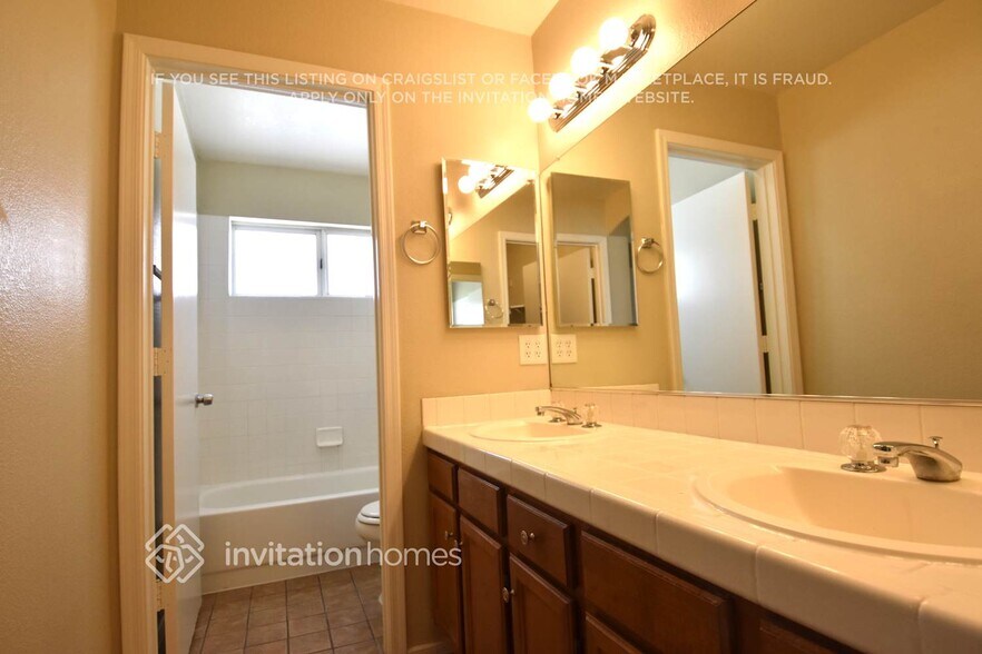 Building Photo - 1516 Los Alamos Dr