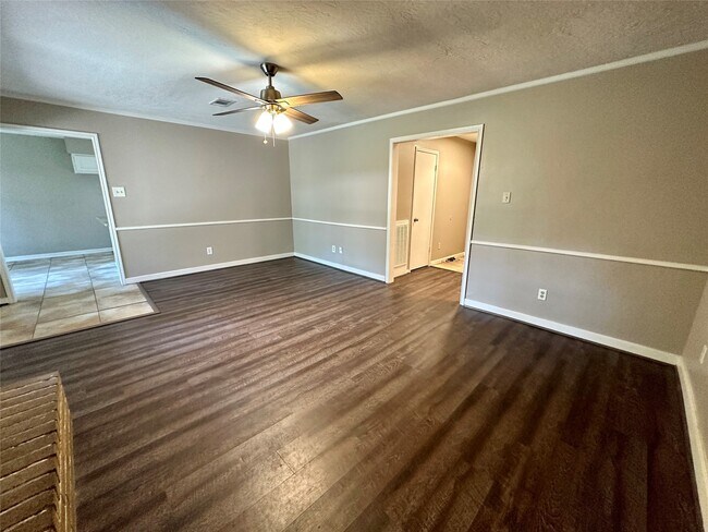 Building Photo - 2111 Rycroft Dr