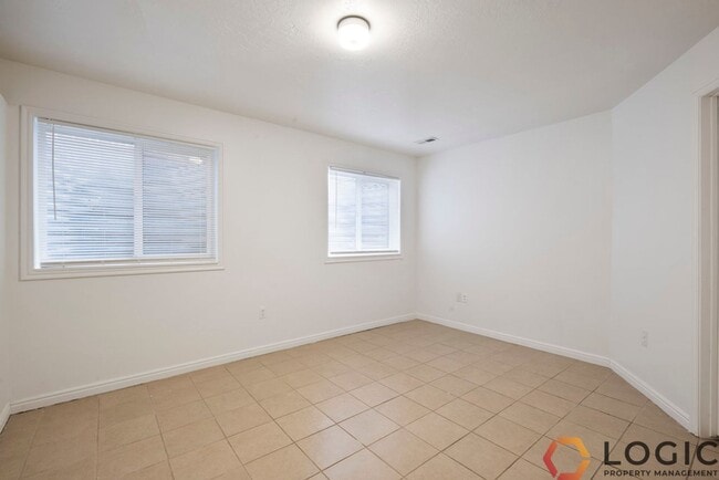 Building Photo - 126 W 475 S