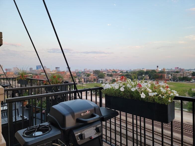 Building Photo - 1524 S Sangamon St