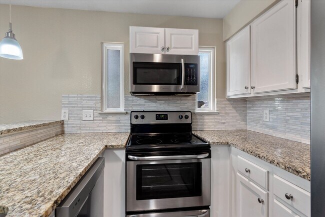 Building Photo - 6810 Deatonhill Dr
