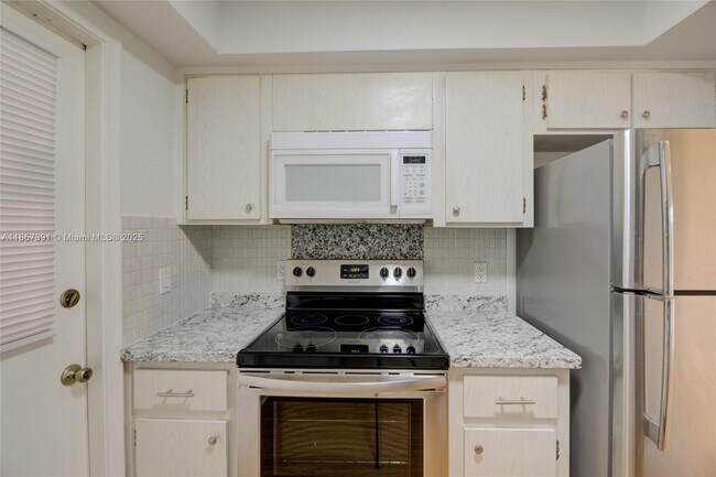 Building Photo - 2471 SW 82nd Ave