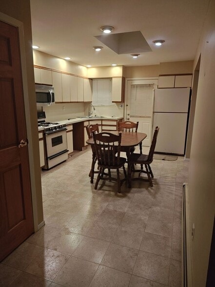 Building Photo - 32 Scooter Ln