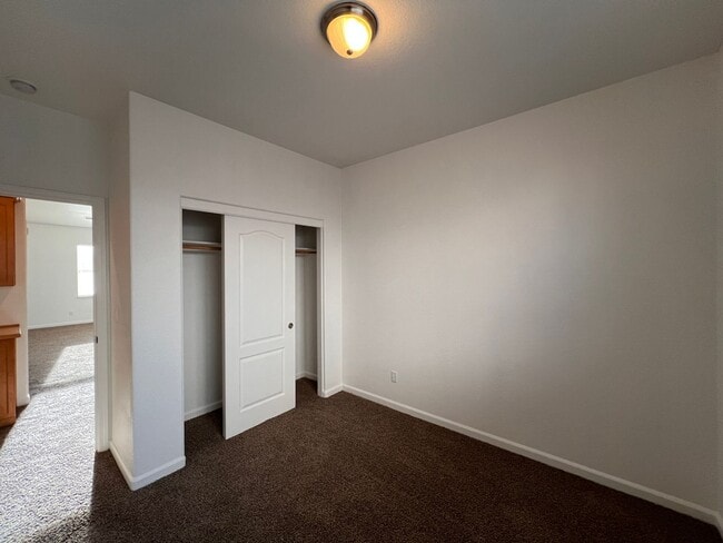 Building Photo - 4 bedroom Fernley Home.