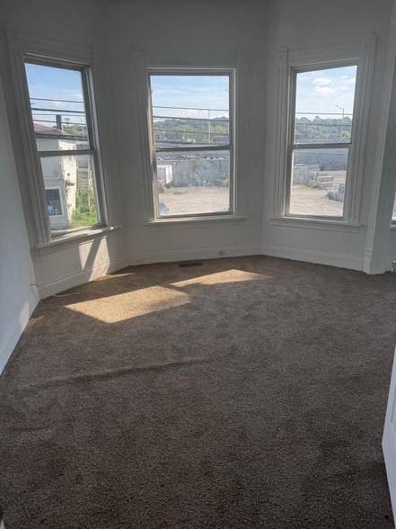 Building Photo - 827-829 Burnet Ave