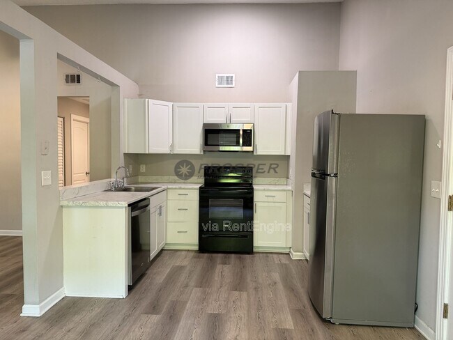 Building Photo - 1047 Oakcrest Dr