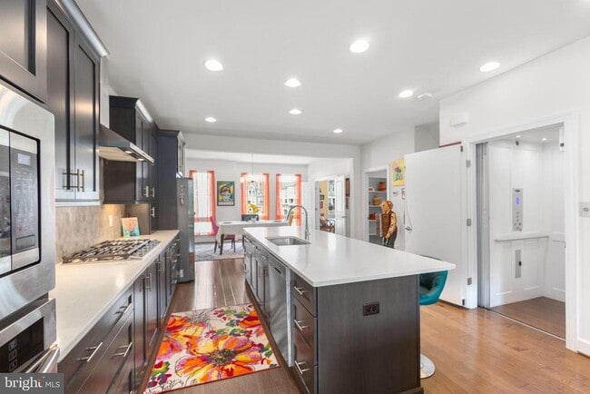 Building Photo - 609 Angelfish Wy