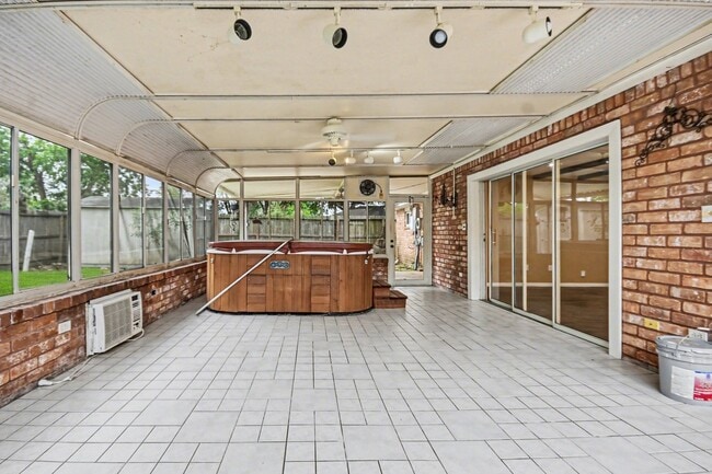 Building Photo - 16807 David Glen Dr