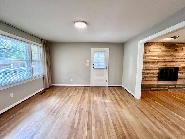 Building Photo - STUNNING home with fully finished BASEMENT!!!