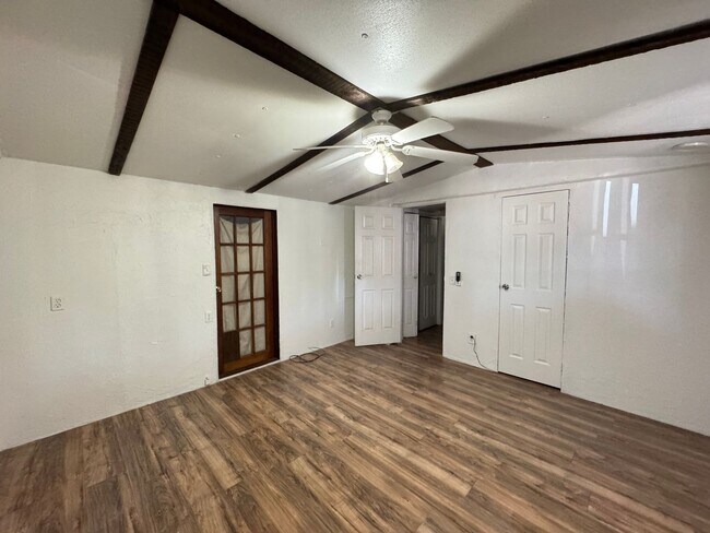 Building Photo - 5119 Mesa Dr