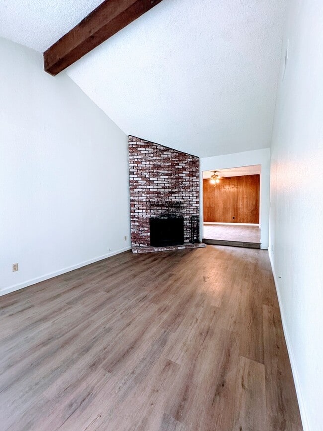 Primary Photo - Spacious 2 Bedroom Duplex in Sacramento