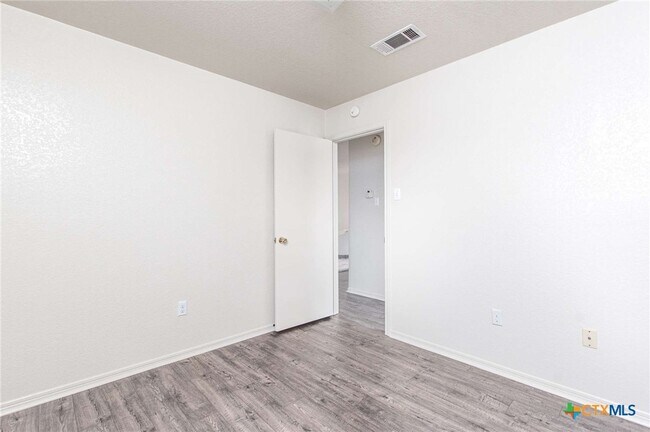 Building Photo - 1306 Elke Cir