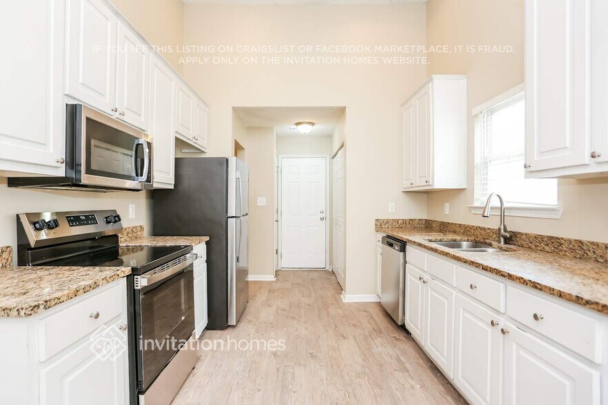 Building Photo - 4890 Larkspur Ln