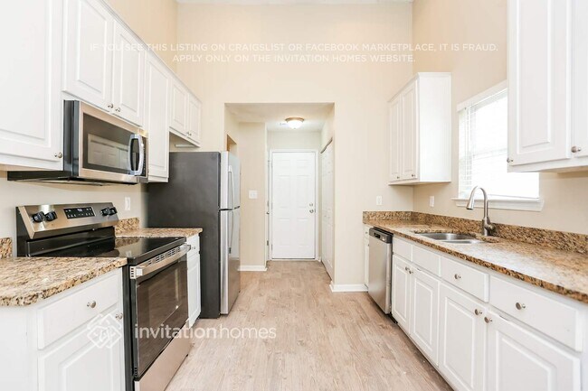 Building Photo - 4890 Larkspur Ln