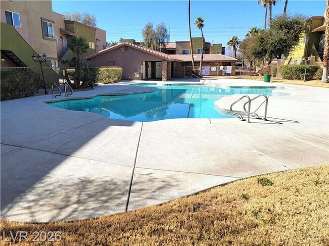 Building Photo - Adorable condo with great usage of space