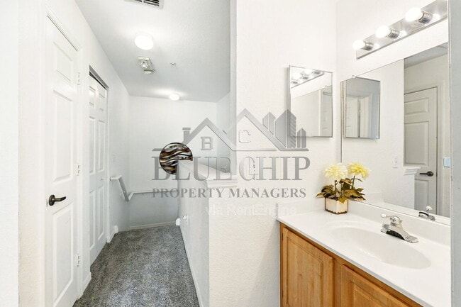 Building Photo - 4005 Venetian Bay Dr