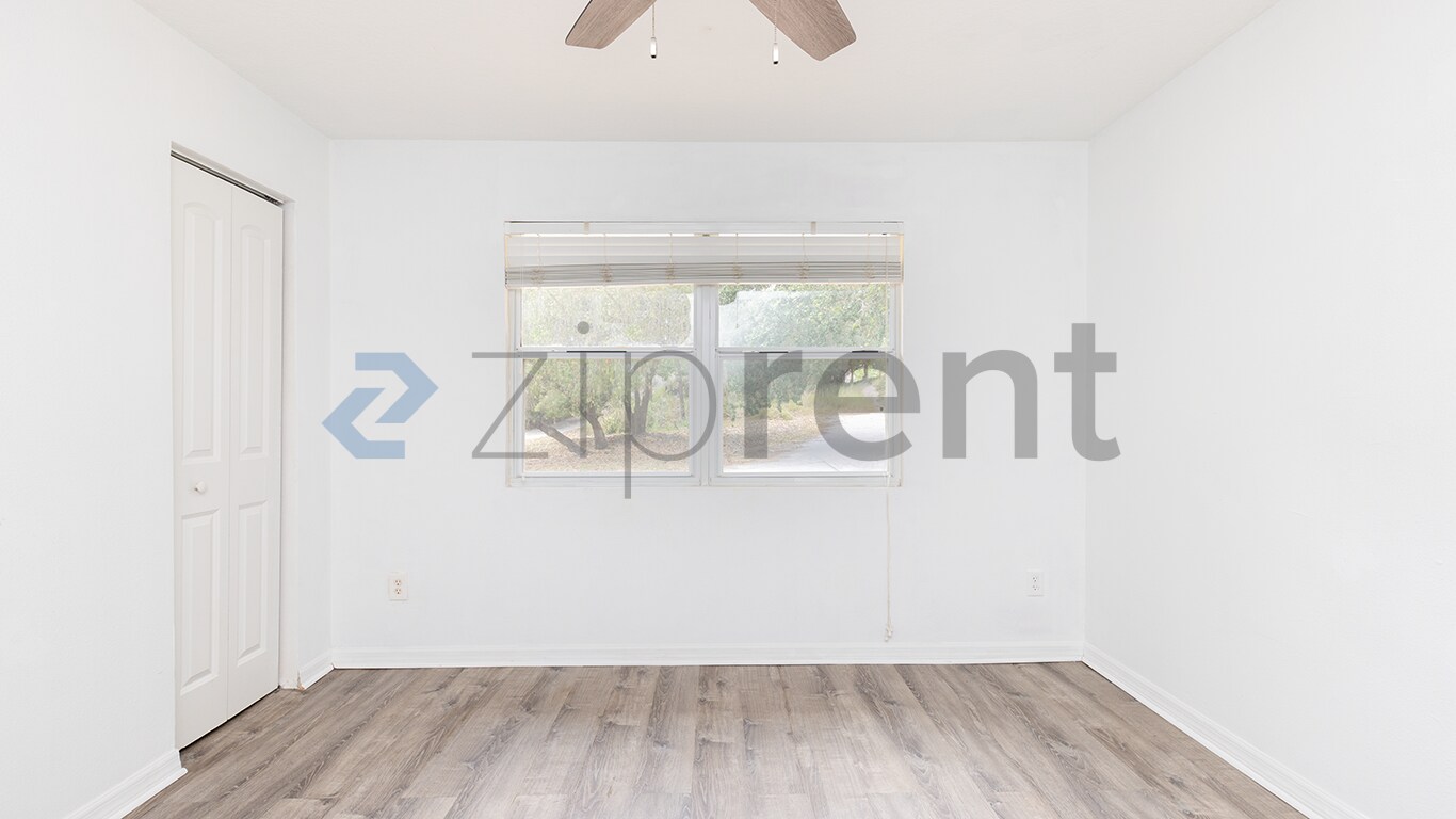 Building Photo - Unit