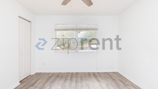 Building Photo - Unit