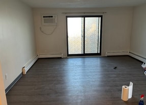 Building Photo - 11 Tiffany Rd