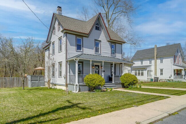 Building Photo - 6127 Longwood Ave