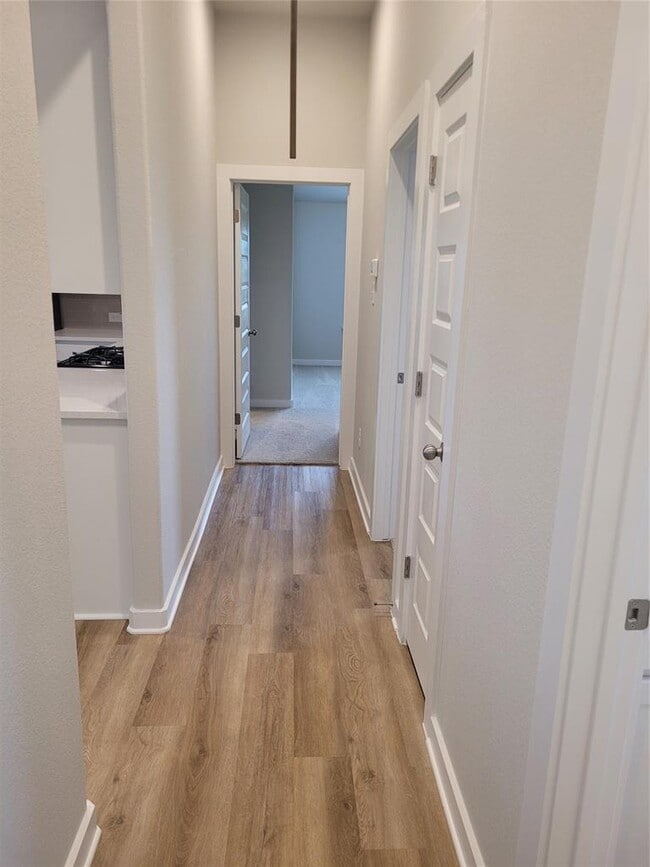 Building Photo - 121 Tall Grass Dr