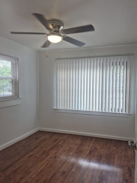 Building Photo - 2063 Beechmont Ave