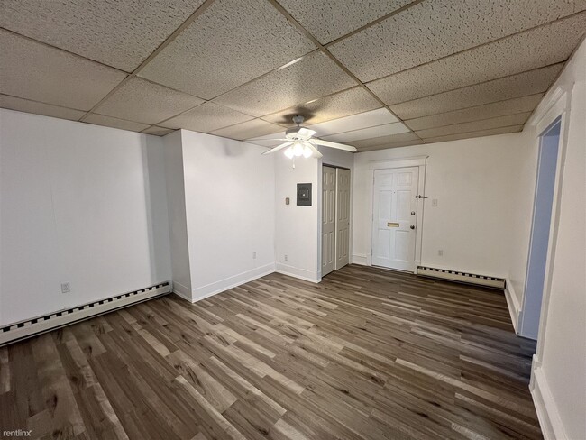 Building Photo - 1 br, 1 bath 4plex - 14 South Roland Stree...