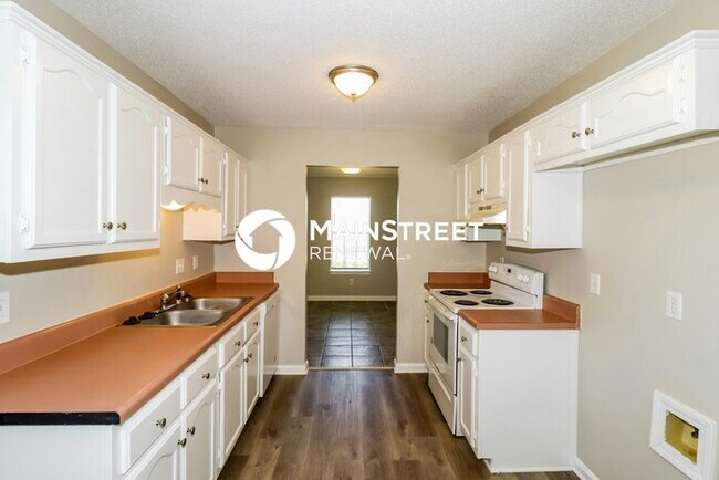 Building Photo - 3 Bedroom Pet-Friendly Home in Memphis, TN with Main Street Renewal