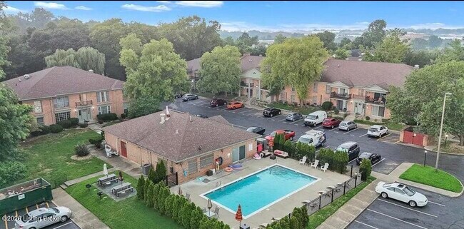 Building Photo - 320 Highwood Dr