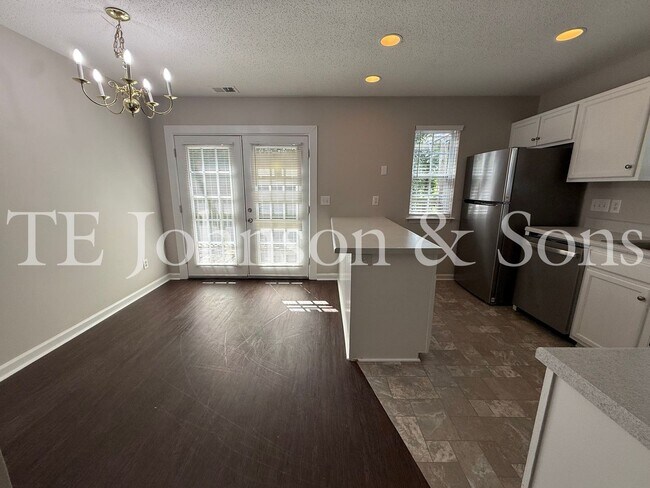 Building Photo - 3355 Kensington Pl