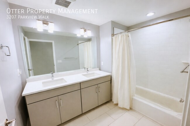 Building Photo - 3207 Parkview Walk