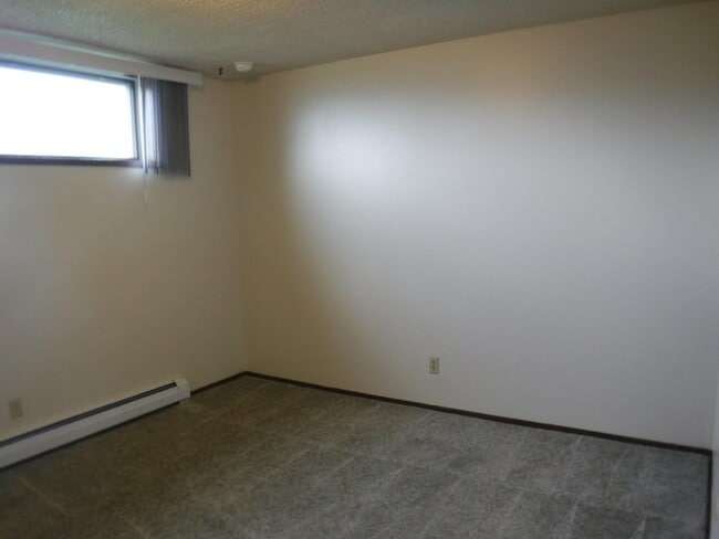 Building Photo - Duplex in the south hills