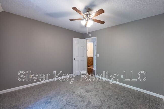 Building Photo - 1725 Brookwood Dr NE