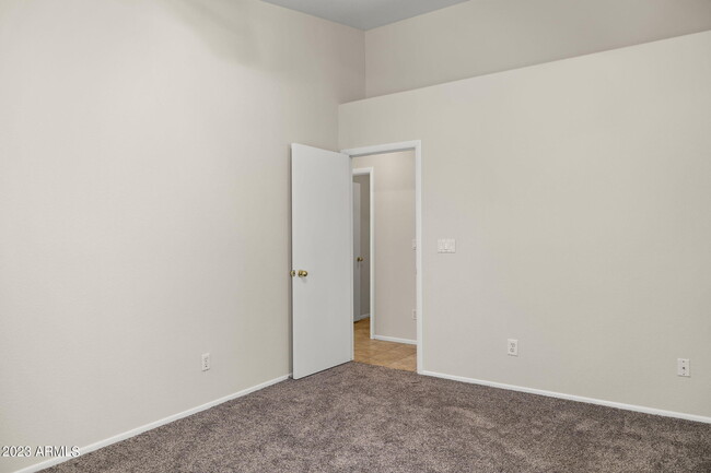 Building Photo - 11005 W Seldon Ln