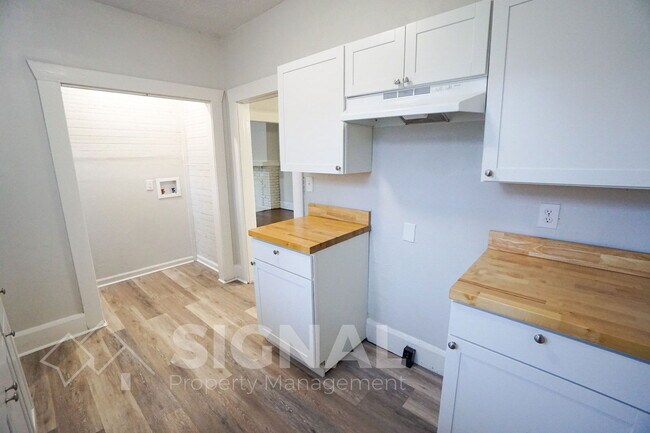 Building Photo - 7125 3rd Ave S