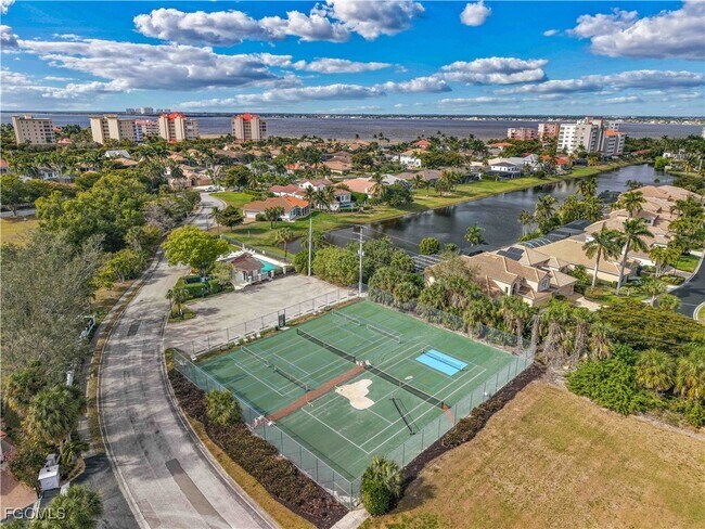 Building Photo - 14589 Laguna Dr